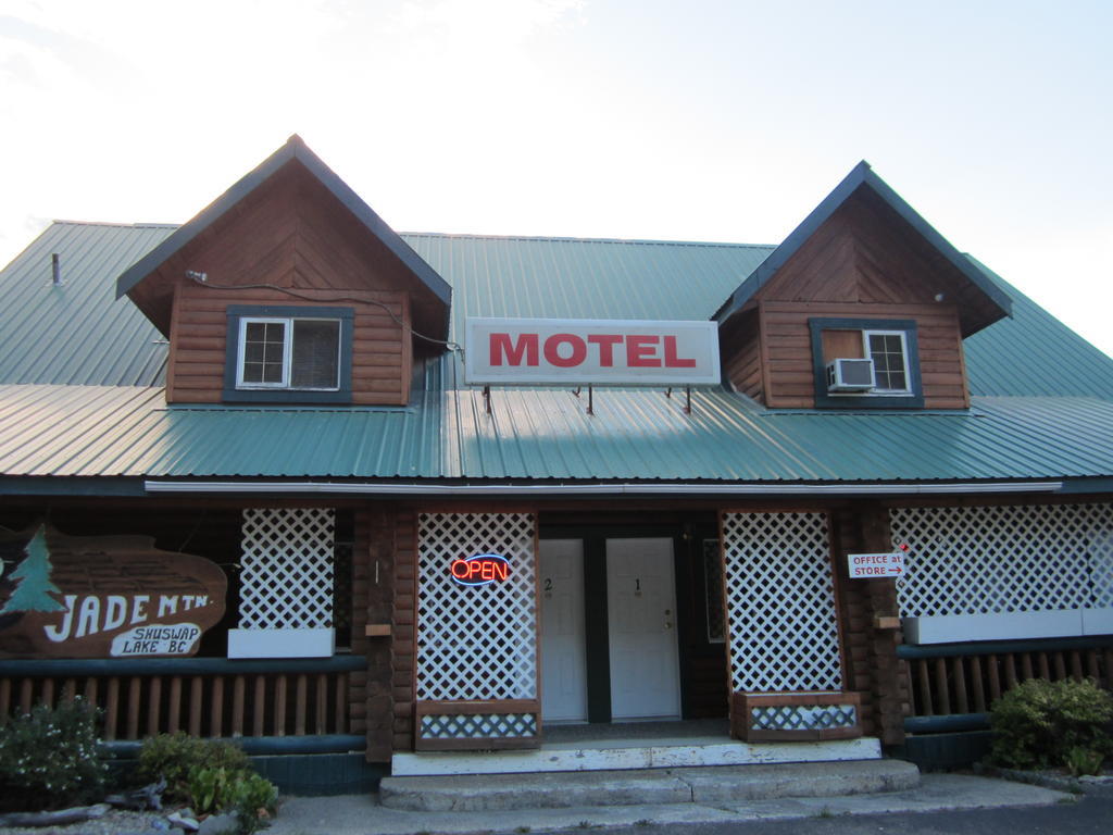 Jade Mountain Motel Chase Екстериор снимка